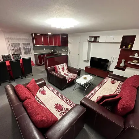 Angelikatos דירה גולובאץ